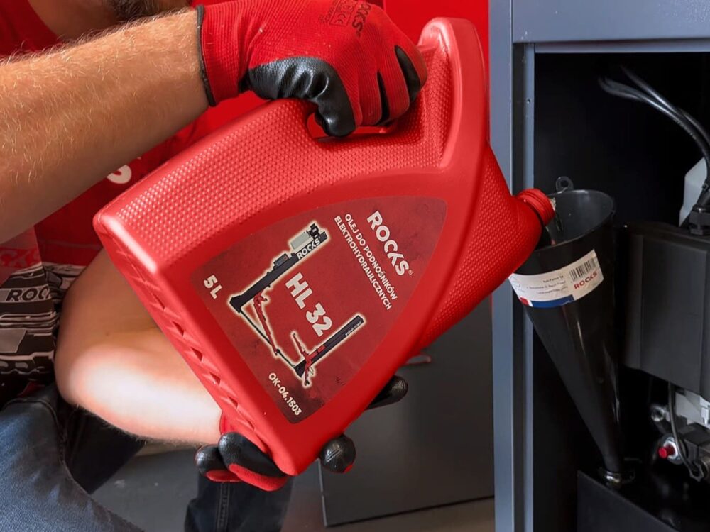 ROOKS Olej do podnośników elektrohydraulicznych dwukolumnowych / czterokolumnowych i nożycowych HL32