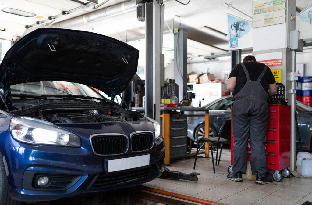 neutralna barwa światła w warsztacie