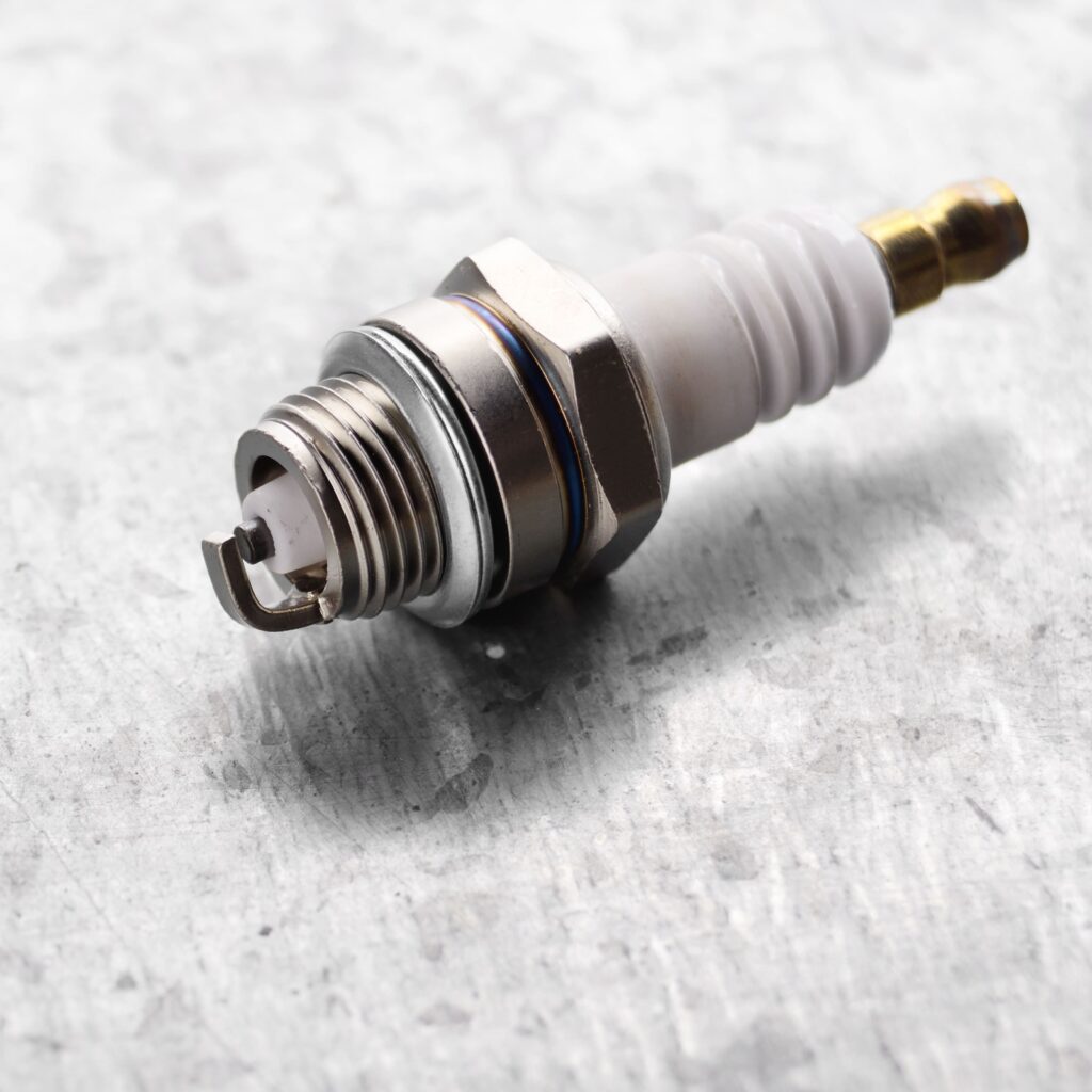 świeca zapłonowa - układ zapłonowy, dlaczego kosiarka nie odpala